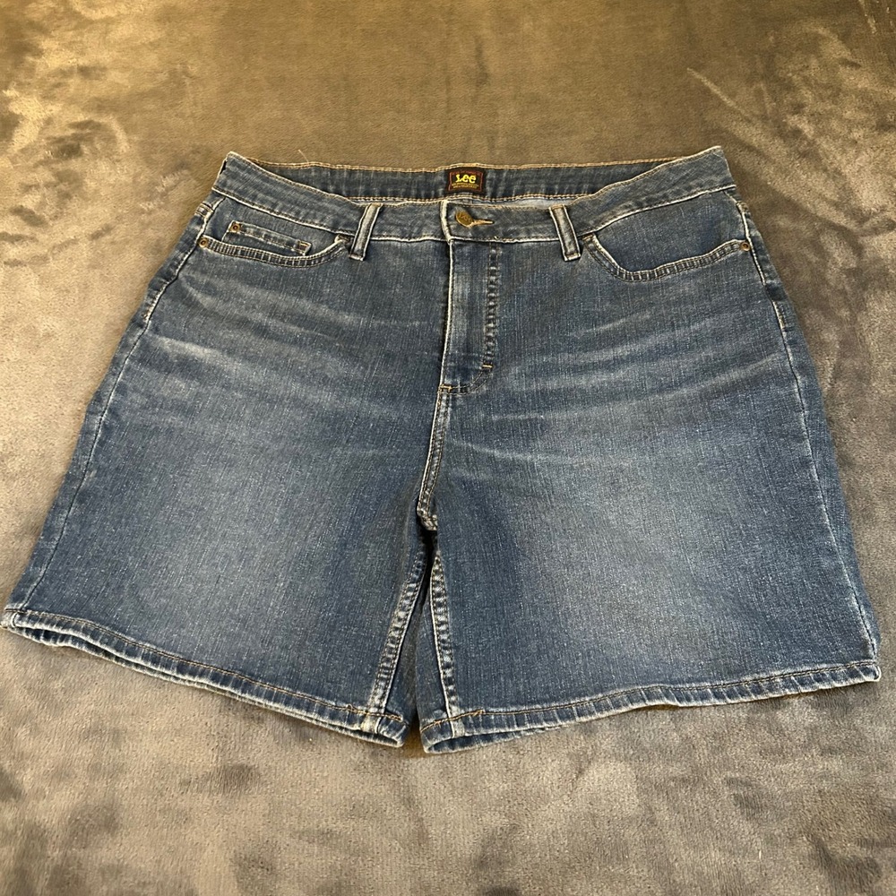 Lee Denim Jean Shorts High Rise Premium Quality Blue Casual Womens size 18M